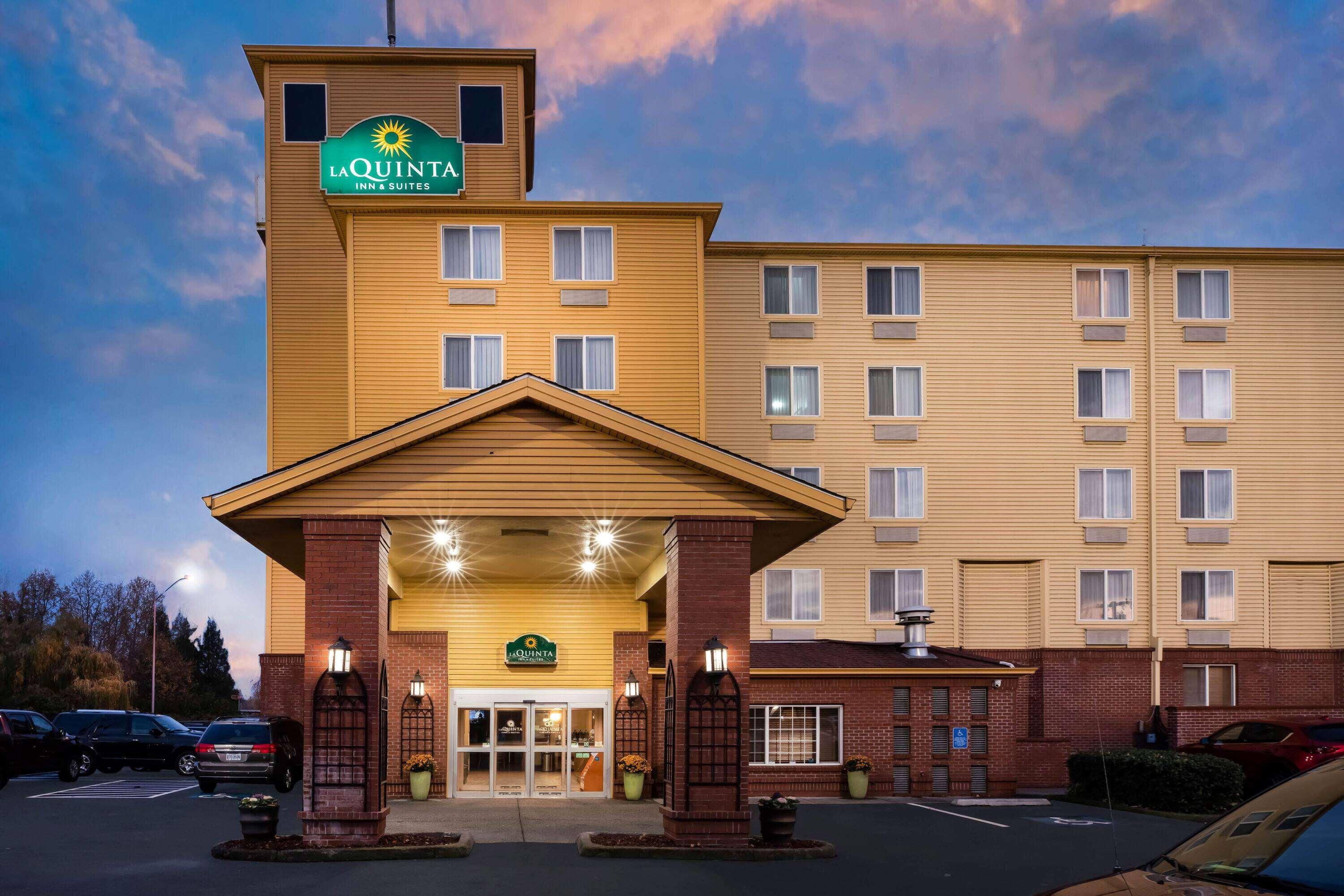 La Quinta By Wyndham Portland Airport Hotel Exterior photo