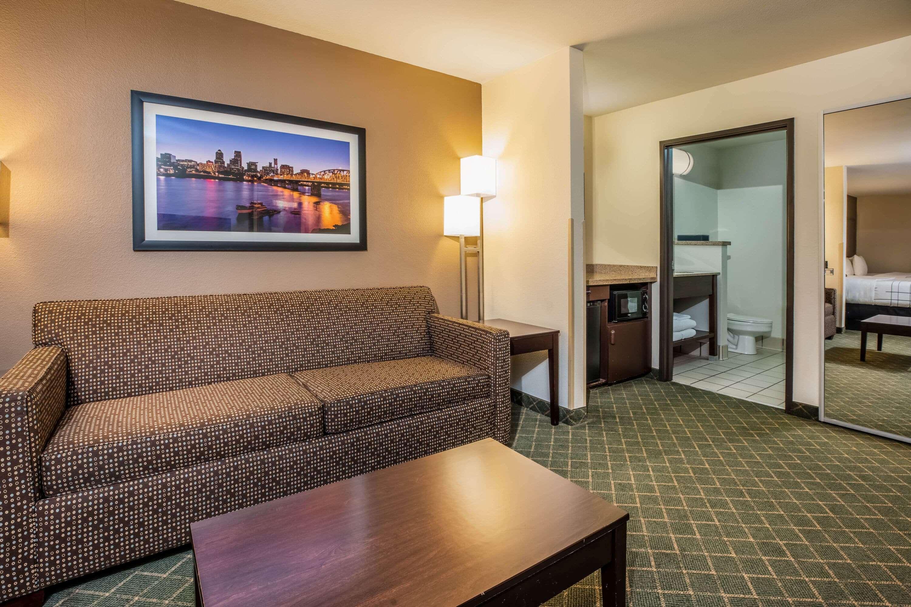 La Quinta By Wyndham Portland Airport Hotel Exterior photo