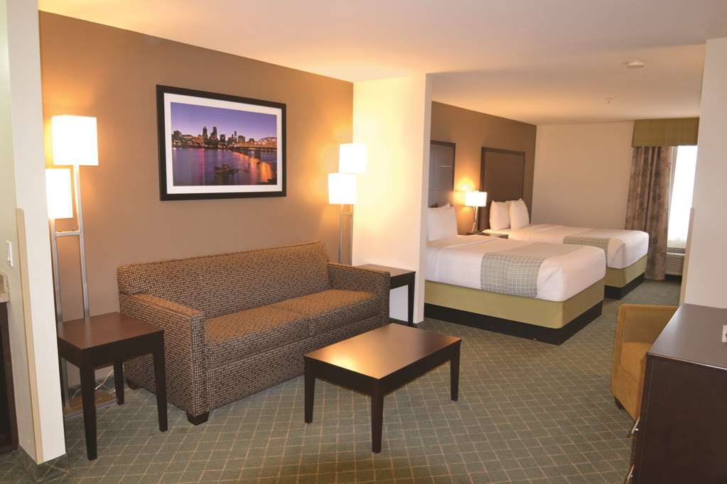La Quinta By Wyndham Portland Airport Hotel Room photo