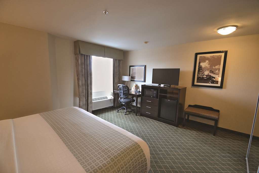 La Quinta By Wyndham Portland Airport Hotel Room photo