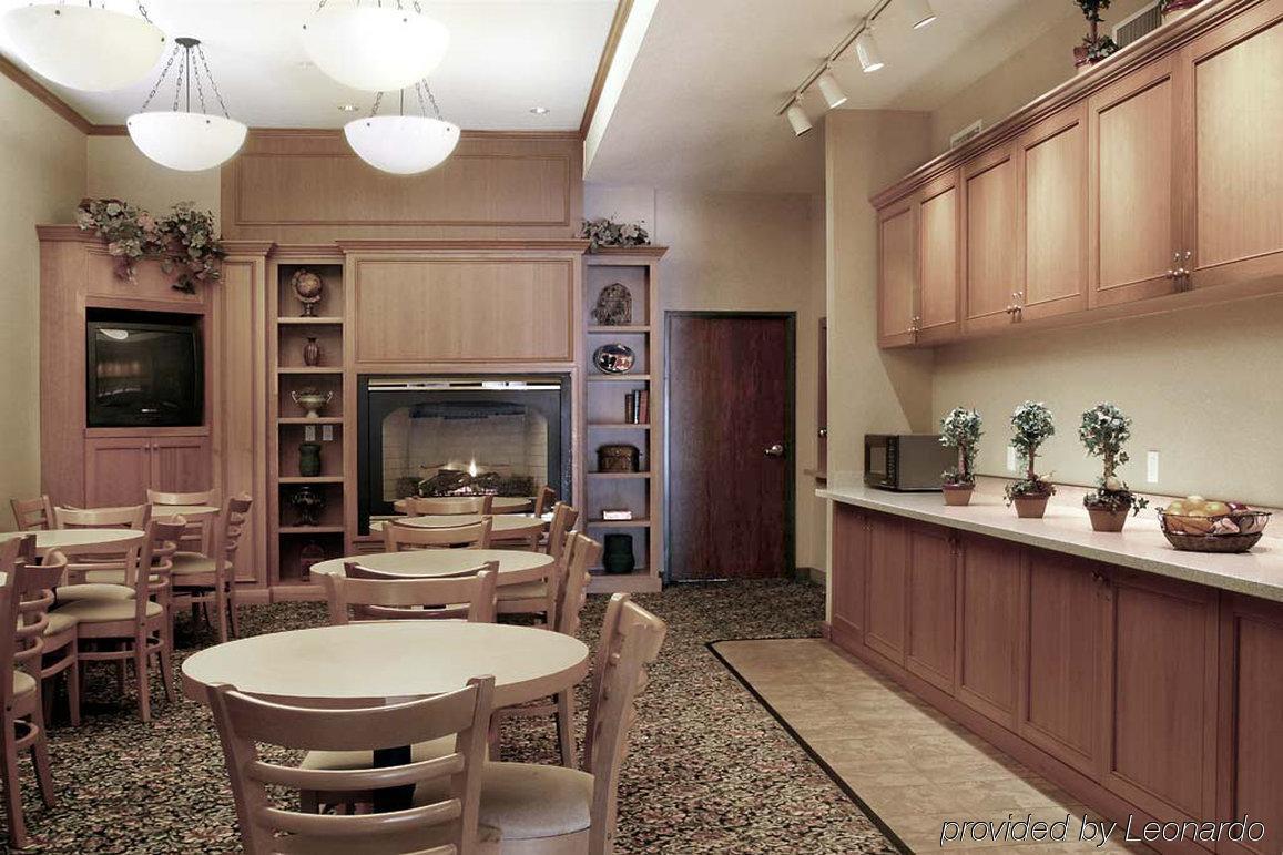 La Quinta By Wyndham Portland Airport Hotel Restaurant photo