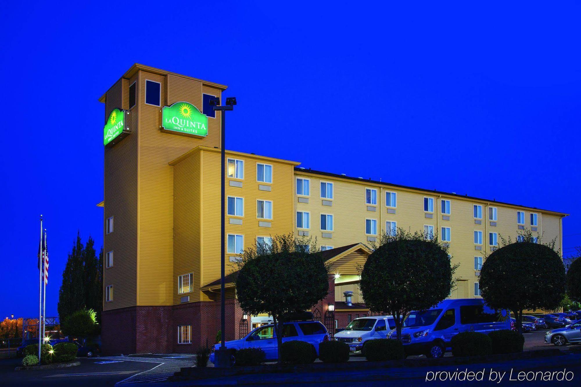 La Quinta By Wyndham Portland Airport Hotel Exterior photo