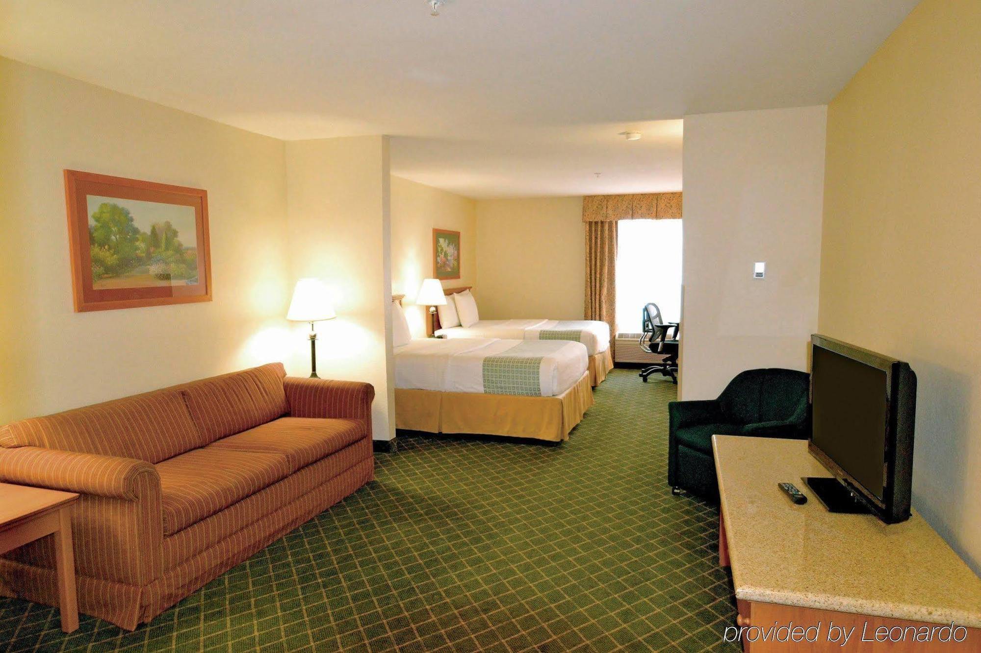 La Quinta By Wyndham Portland Airport Hotel Exterior photo
