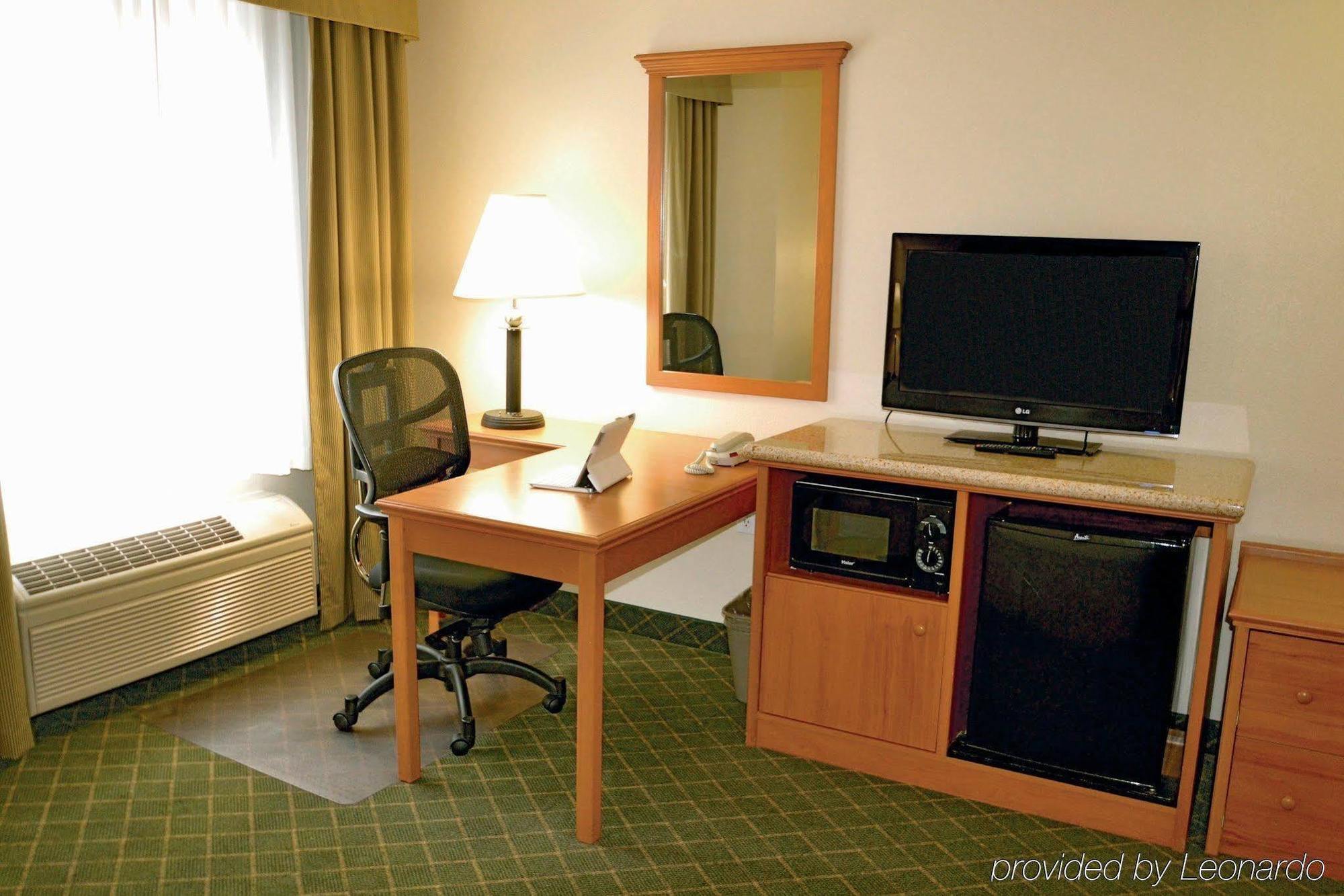La Quinta By Wyndham Portland Airport Hotel Exterior photo