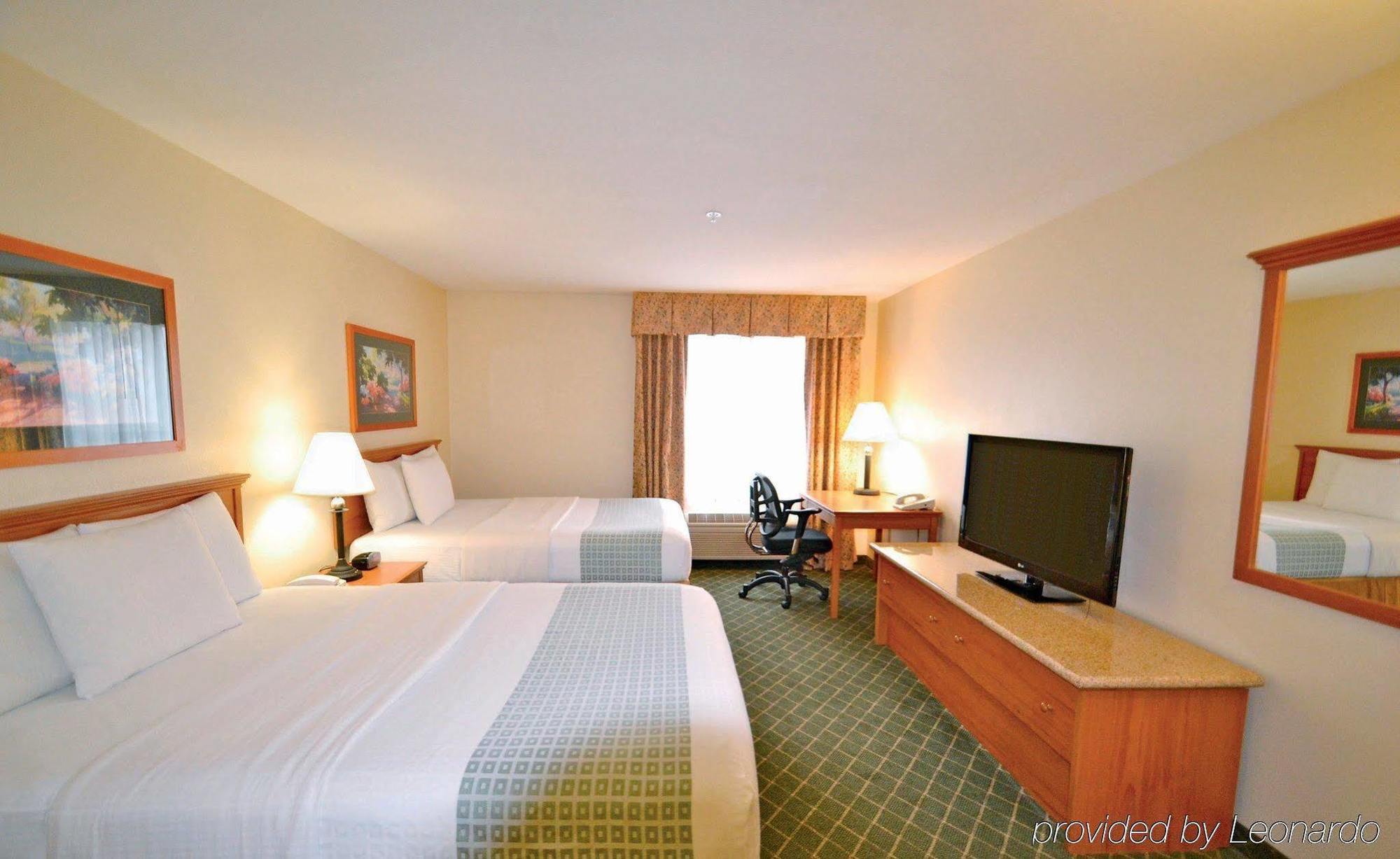 La Quinta By Wyndham Portland Airport Hotel Exterior photo